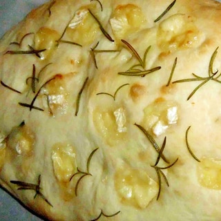 カマンベールチーズとローズマリーのパン